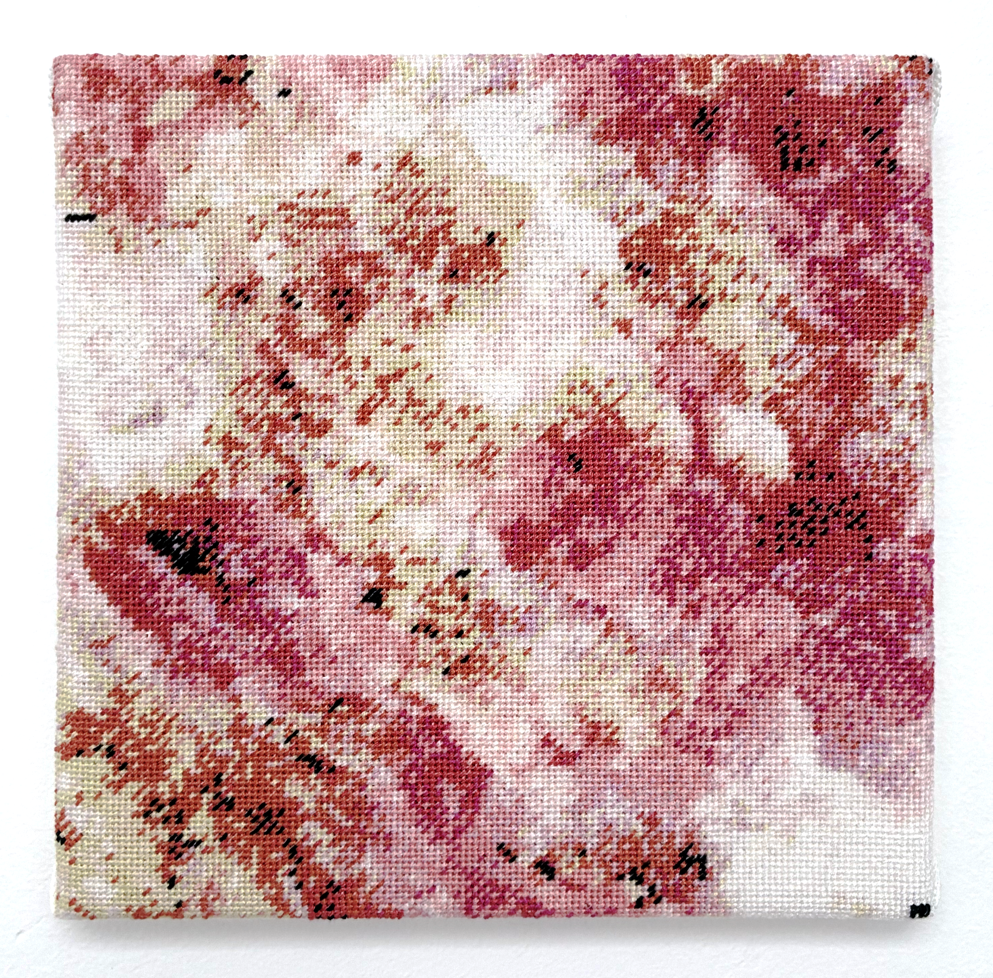  / Continental stitch embroidery representation of a tugtupite mineral cross-section. Artwork by artist Marine Beaufils.